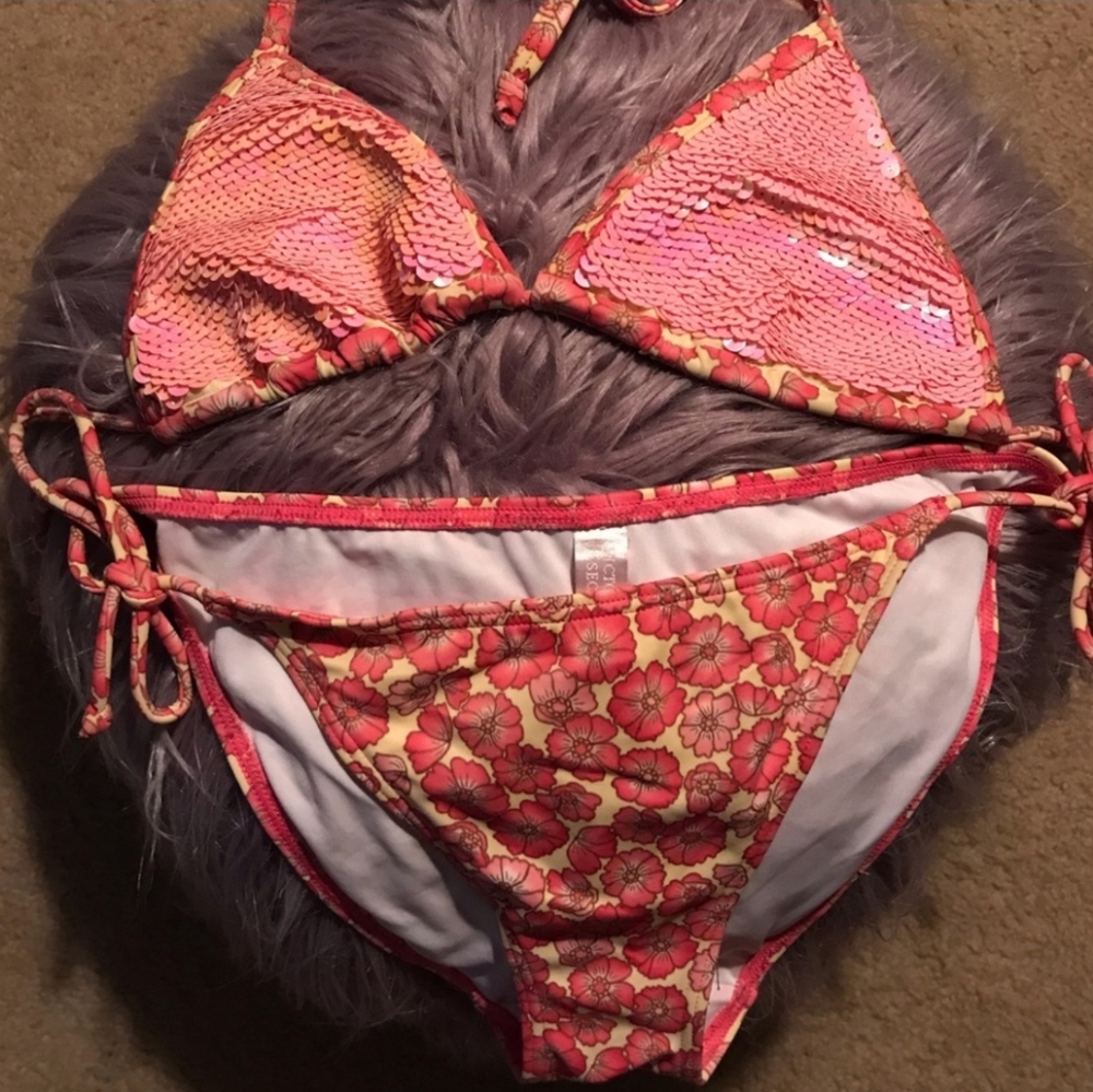 🧜♀️ Vintage Victoria's Secret Tropical Sequin Bikini! - Picture 2 of 5